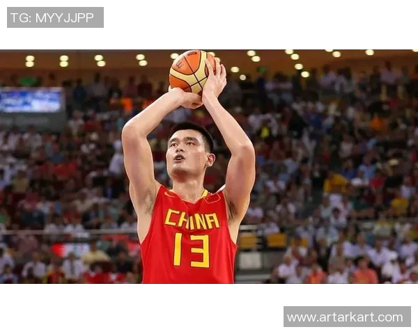 姚明首场CBA比赛精彩回顾与影响分析，篮球传奇的崛起之路